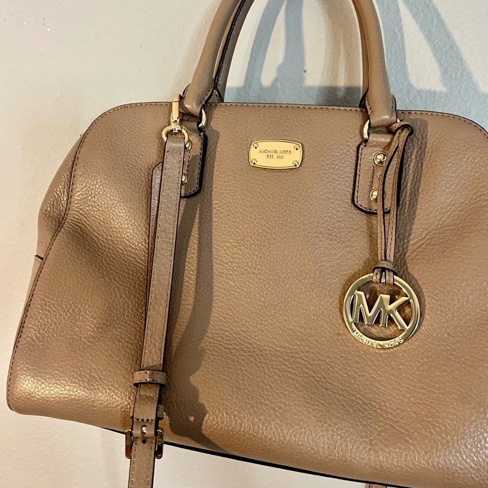 Nude Michael Kors tote bag with shoulder strap and gold hardware.